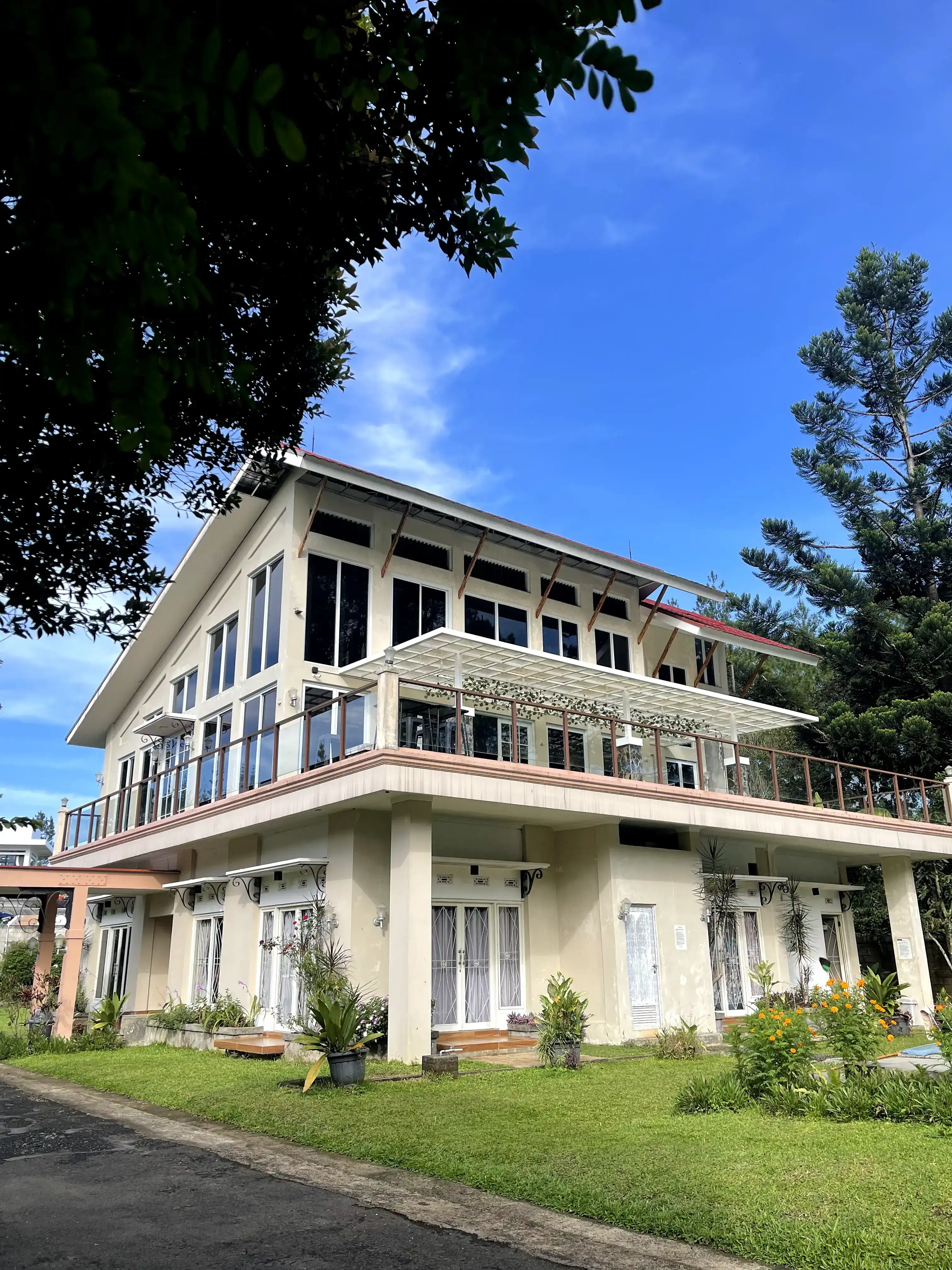 Villa The Ayesha Villa 1 - Sewa Villa Mewah di Puncak Bogor 4 Kamar Tidur untuk 50 Tamu